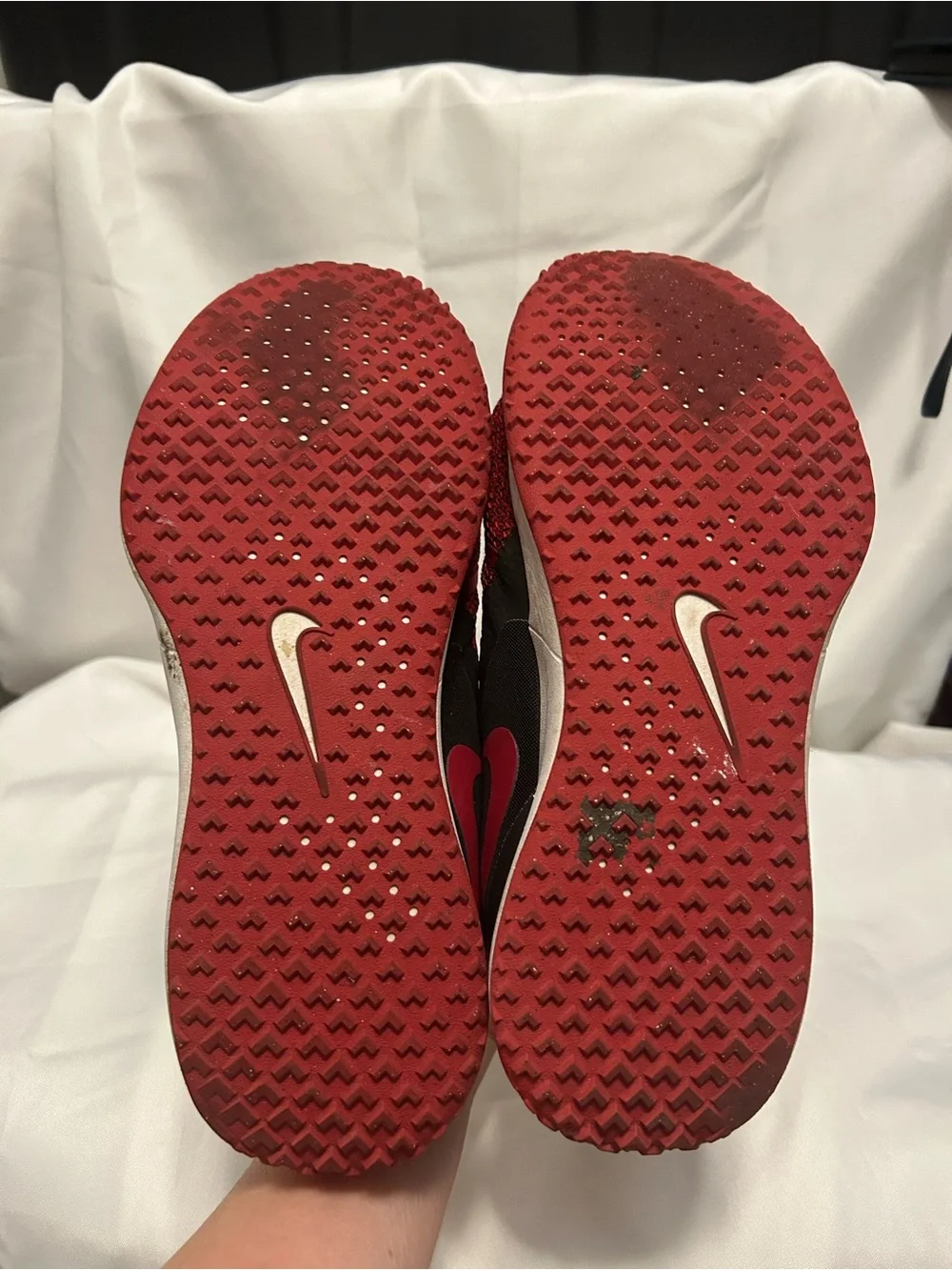 Nike Men's Red and Black Lightweight Training Sneakers